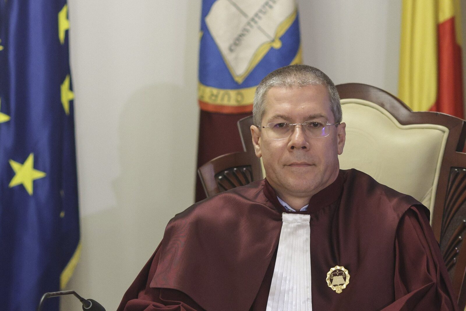Judecătorul CCR Dacian Dragoș: „Nu decide singur tăierea pensiilor speciale”