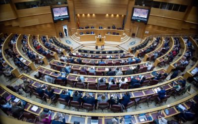 Senatul pregătește dezbaterea unei moțiuni simple critice la adresa ministrului interimar al Educației, Ilie Bolojan, atribuind schimbările recente în politicile educaționale unui context economic dificil