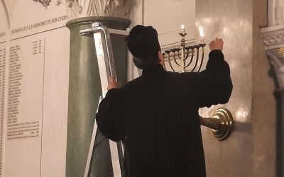 Fragilitatea unității naționale în SUA: cum teoriile conspirației și dezinformarea alimentează diviziunile În Statele Unite, sentimentul de fragilitate al unității naționale devine tot mai pregnant, alimentat de un ecosistem cultural și informațional instabil