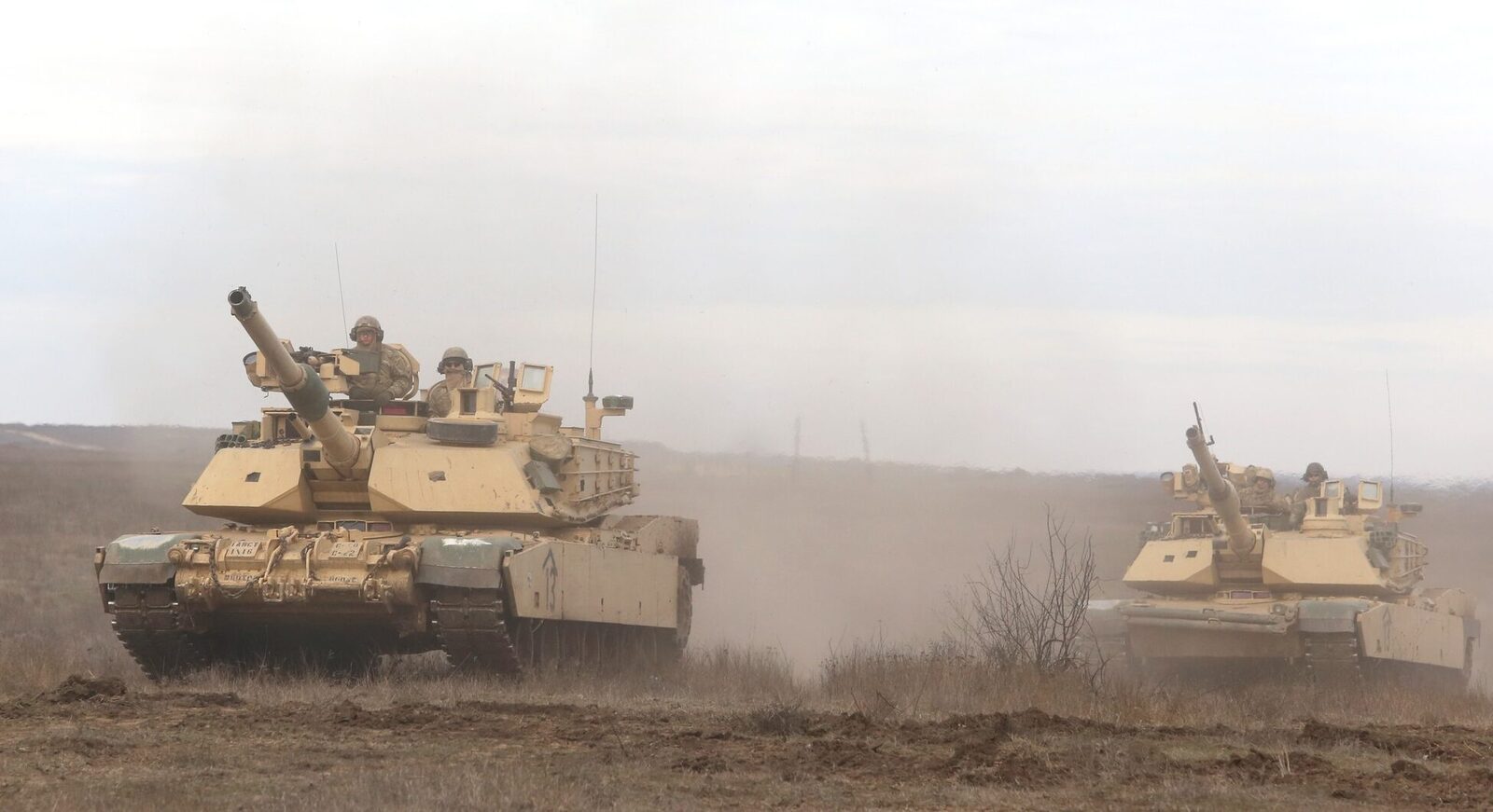 Exercițiile militare de la Smârdan reafirmă apropierea strategică dintre România și SUA Președintele României, Nicușor Dan, a subliniat joi importanța exercițiilor militare recente desfășurate la Smârdan, în apropierea frontierelor estice ale țării, ca fiind un indicator clar al consolidării Parteneriatului Strategic dintre România și Statele Unite ale Americii