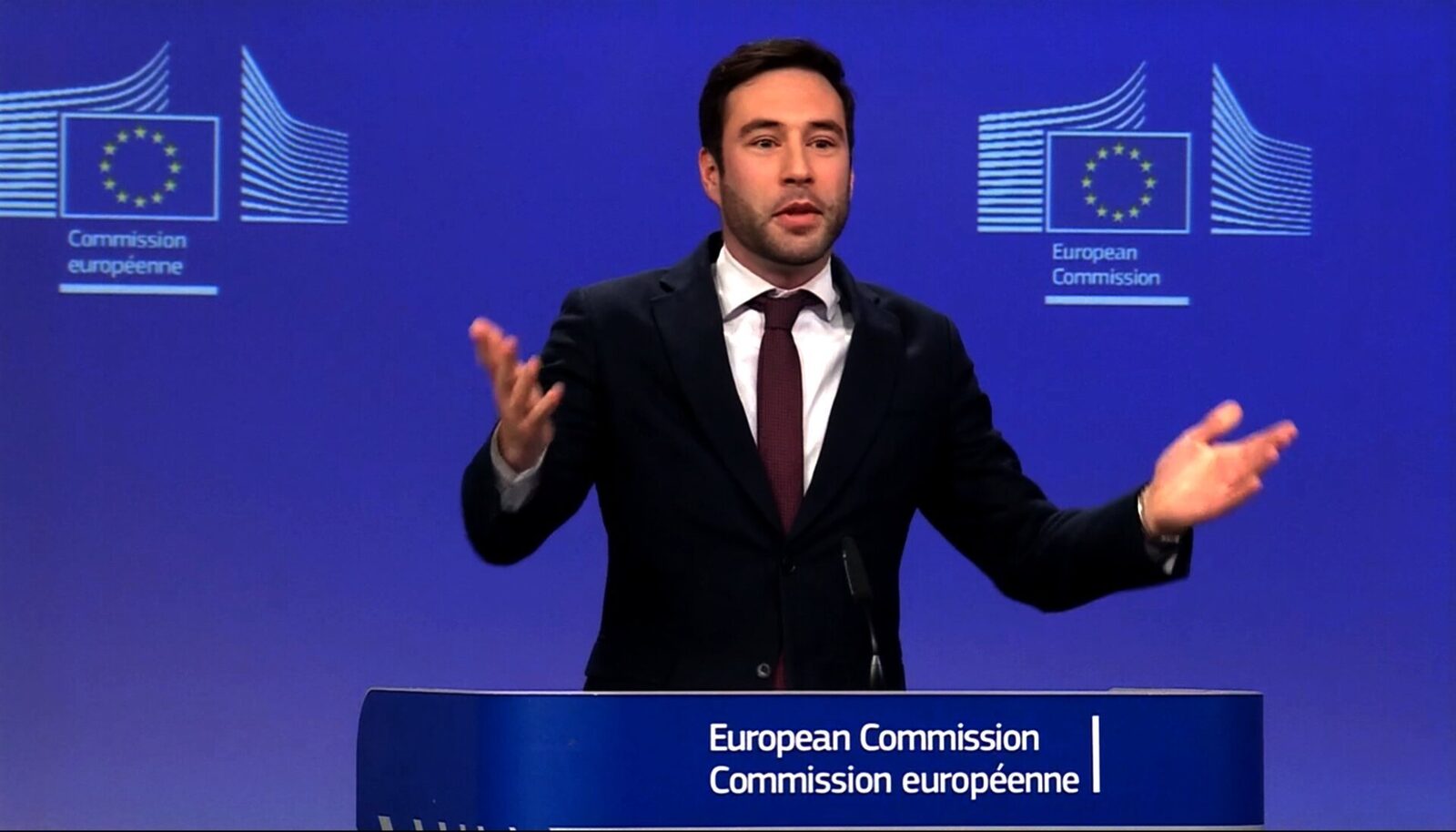Oficial UE: În timp ce se apără libertatea de exprimare, acuzațiile de cenzură sunt „complet absurde și nefondate” Într-o declarație recentă, purtătorul de cuvânt al Comisiei Europene pentru probleme de dezinformare, Thomas Regnier, a reafirmat poziția rigoros favorabilă libertății de exprimare în cadrul Uniunii Europene, contestând acuzațiile de cenzură care au început să ia amploare în discursul public european