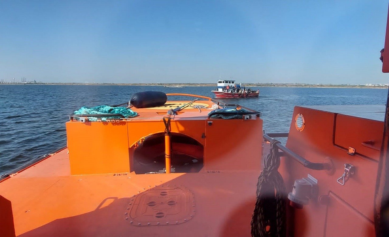 Autoritățile elene au deschis o anchetă după coliziunea mortală din largul insulei Chios, în urma căreia o barcă pentru migranți s-a lovit cu o navă de patrulare a pazei de coastă