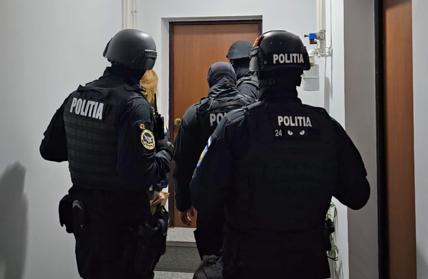 Percheziții în Constanța într-un caz de sabotaj pe o navă a marinei germane: implicare româno-greacă în cadrul unei anchete DIICOT Autoritățile române continuă să facă lumină în cazul unui incident de securitate navală care a zguduit recent sectorul maritim european