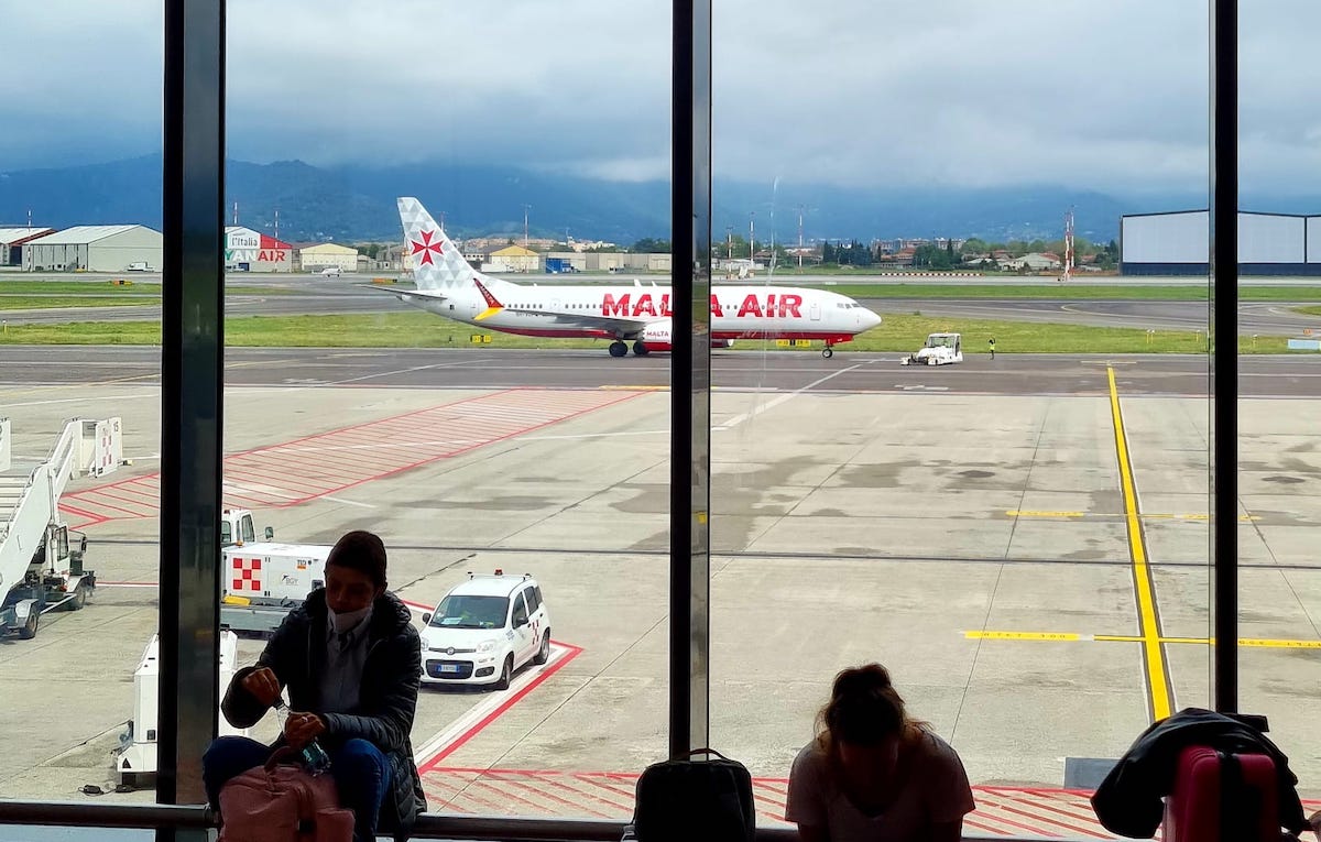 Avertisment de la MAE: Grevă națională a personalului din companiile aeriene în Italia, impact necesar pentru călători Pe fondul unei planificări anunțate pentru data de 16 februarie, Ministerul Afacerilor Externe atrage atenția cetățenilor români care se află, tranzitează sau intenționează să călătorească în Italia, despre o grevă de amploare ce va afecta transportul aerian pe întreg teritoriul țării