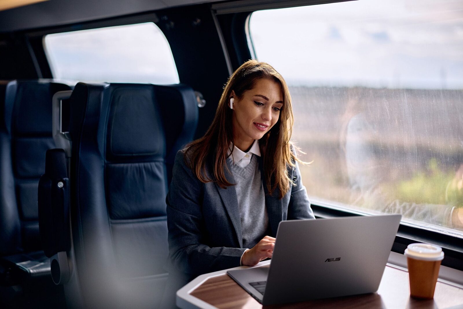 ASUS își consolidează poziția în segmentul soluțiilor pentru mediul de afaceri prin lansarea noului ExpertBook P5 G2, un laptop destinat profesioniștilor care pun preț pe performanță, securitate și fiabilitate, toate într-un design portabil și adaptat nevoilor moderne