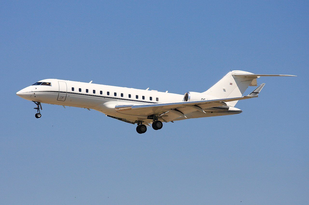 Președintele Nicușor Dan a luat decizia de a-și efectua vizita oficială în Statele Unite cu un avion privat, o alegere care a ridicat deja întrebări în spațiul public privind costurile și justificarea utilizării unei astfel de facilități