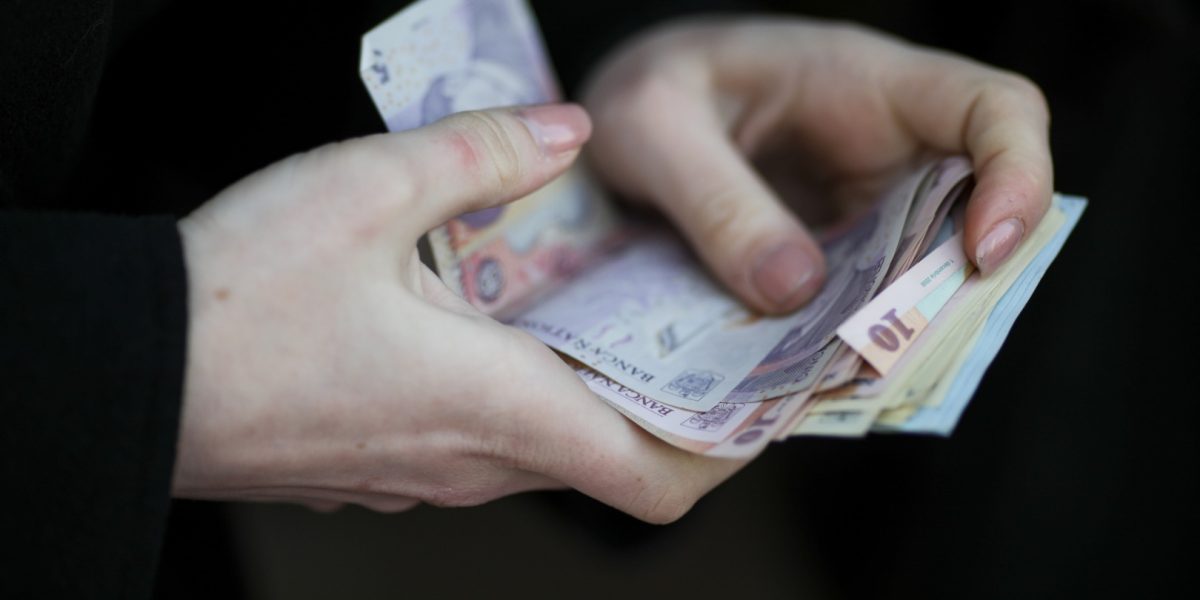 bani-lei-bancnote-cash-numerar-Sursa-foto-Inquam-Photos-Octav-Ganea-2.jpg - StiriFresh