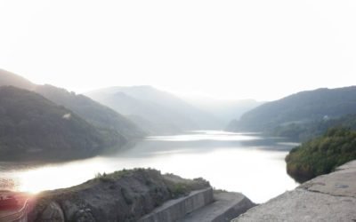 Autoritățile din domeniul gestionării resurselor hidrice din România au demarat recent procedurile pentru reînnoirea autorizației de funcționare a barajului Siriu, un obiectiv hidroenergetic important situat în inima Carpaților Bucegi