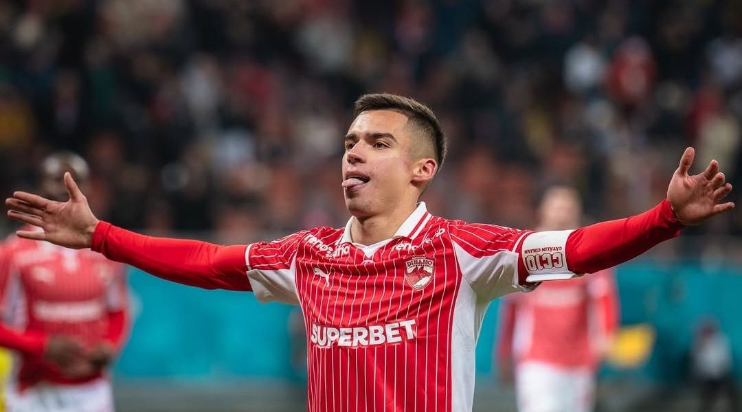 Cătălin Cîrjan nu pleacă de la Metalist 1925: Antrenorul răspunde zvonurilor Cătălin Cîrjan, tânărul și talentatul mijlocaș al echipei Metalist 1925, a stârnit recent un val de speculații în lumea fotbalului românesc și nu numai, după ce au apărut zvonuri despre o ofertă impresionantă, de 4 milioane de euro, din partea unei echipe străine