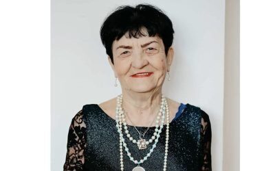 O nouă poveste care sfidează convențiile vârstei a evidențiat recent un exemplu remarcabil de curaj și pasiune pentru învățare