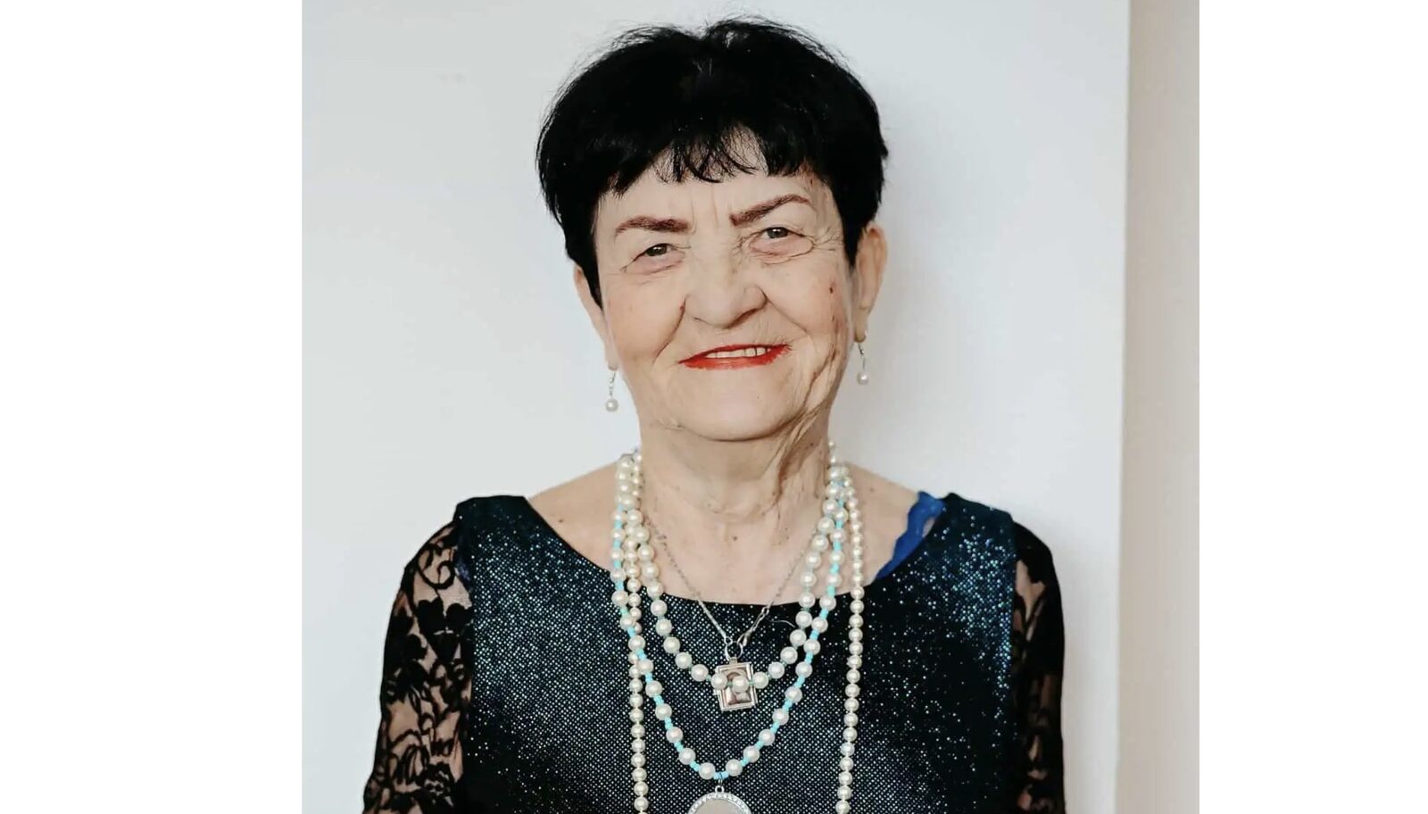 O nouă poveste care sfidează convențiile vârstei a evidențiat recent un exemplu remarcabil de curaj și pasiune pentru învățare