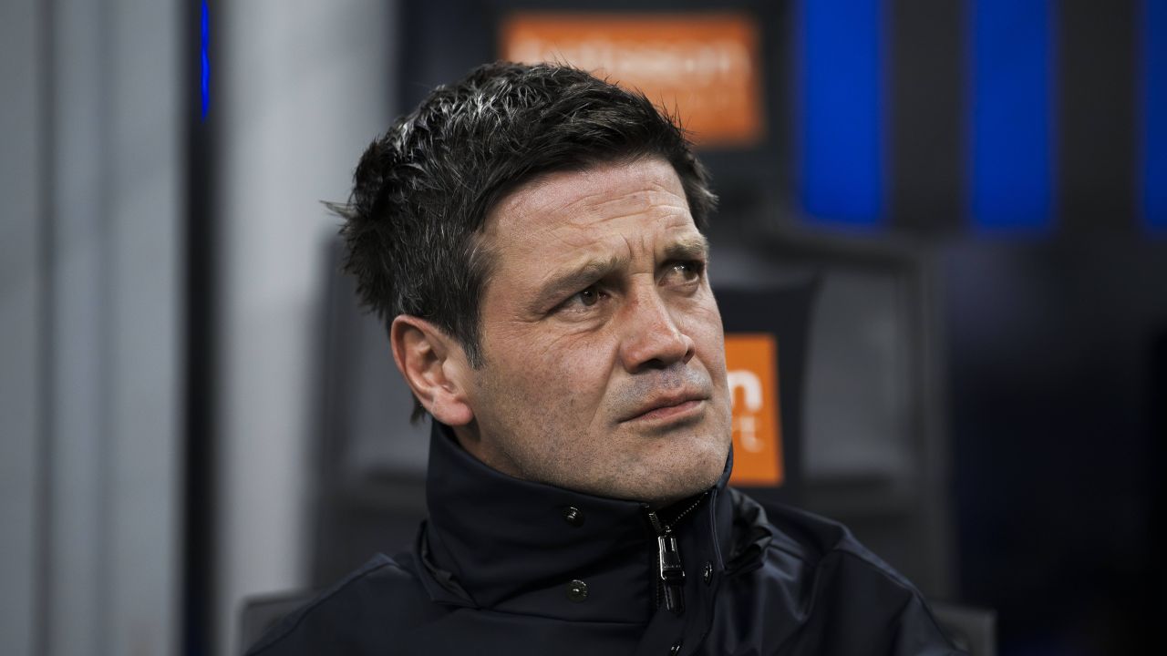 Scandalul Derby-ului D’Italia: O discuție aprinsă despre arbitraj și comportament pe teren Derby-ul D’Italia dintre Inter și Juventus, un meci așteptat cu sufletul la gură de toți iubitorii fotbalului, nu a dezamăgit