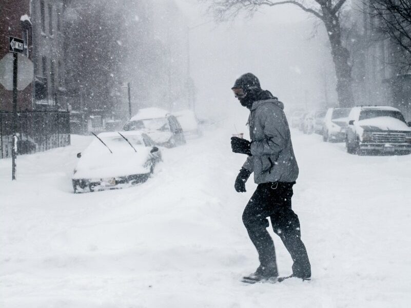 Avertizare meteo severă: aproape jumătate de țară sub cod galben de viscol și ninsori Administrația Națională de Meteorologie a emis luni o avertizare de cod galben de vreme severă, vizând aproape jumătate din teritoriul României