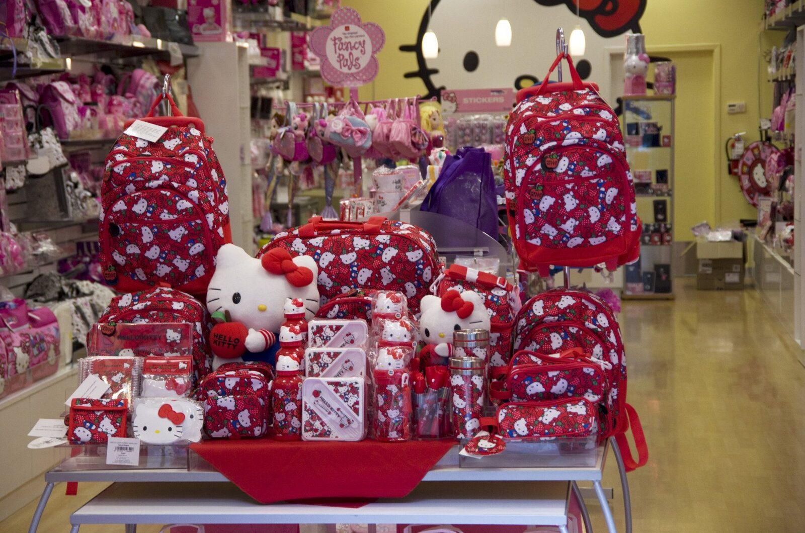 Yuko Yamaguchi, cea care a fost în spatele celebrului personaj Hello Kitty timp de aproape jumătate de secol, se retrage oficial din poziția de creatoare principală a mărcii