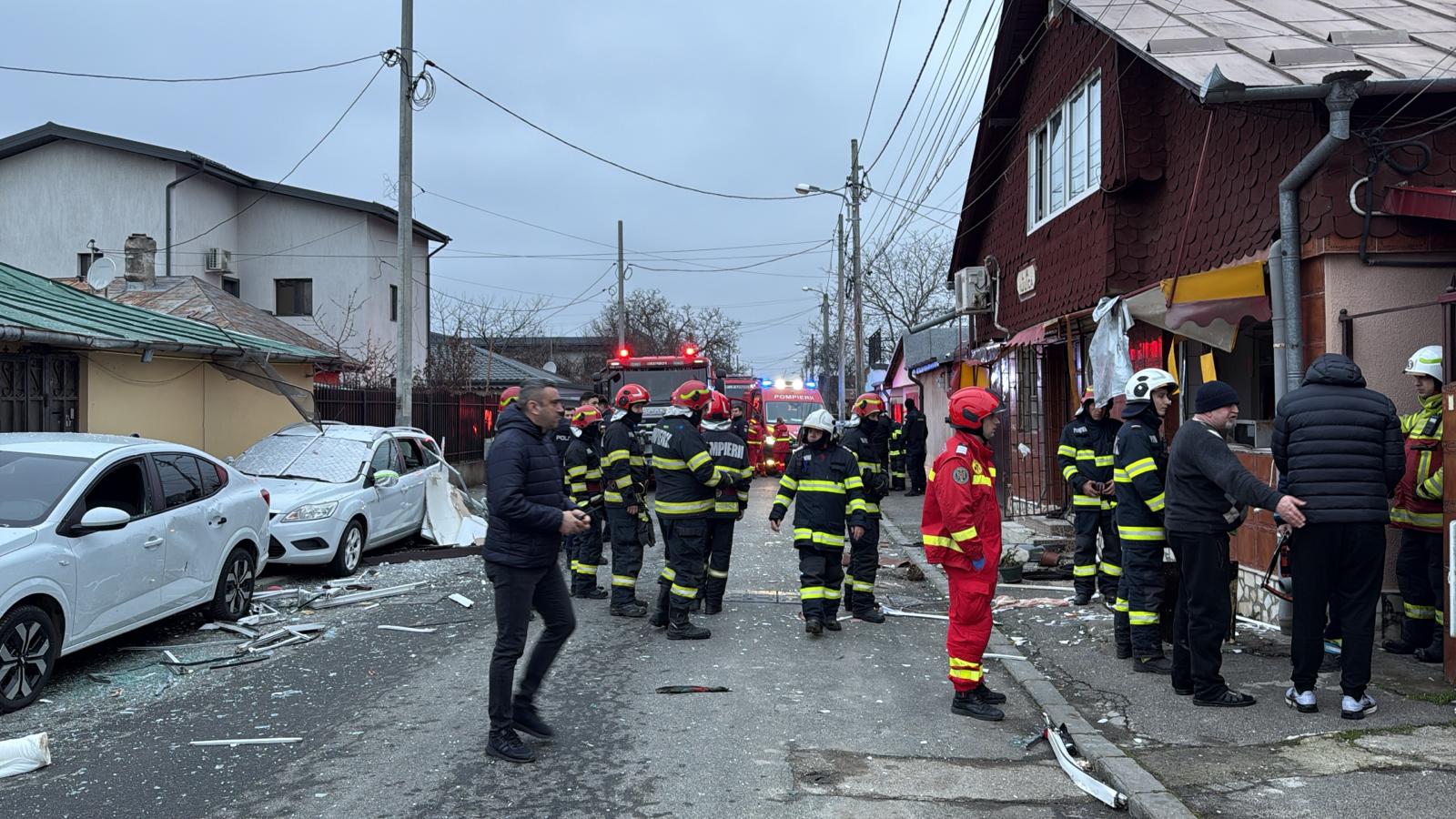 Explozie într-o locuință din sectorul 2 al Capitalei: două victime în stare conștientă, echipele de intervenție la fața locului O explozie puternică a zguduit, în această dimineață, o locuință de pe strada Serg
