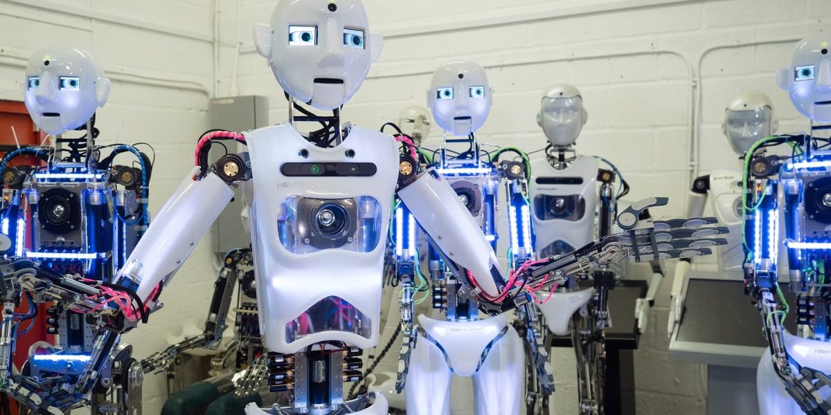 fabrica-de-roboti.jpg - StiriFresh