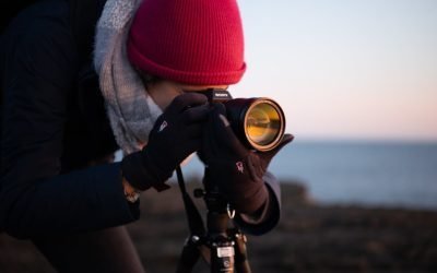 Focalizarea precisă a fotografiilor nu depinde doar de aparat sau noroc, ci de o înțelegere profundă a modului în care funcționează sistemele de autofocus