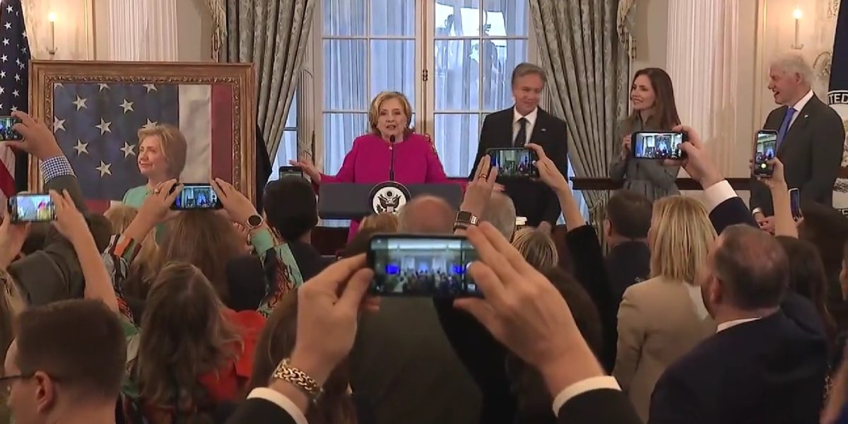 hillary-clinton-sua-statele-unite-washington-departamentul-de-stat-portret-tablou-politica-americana.jpeg - StiriFresh