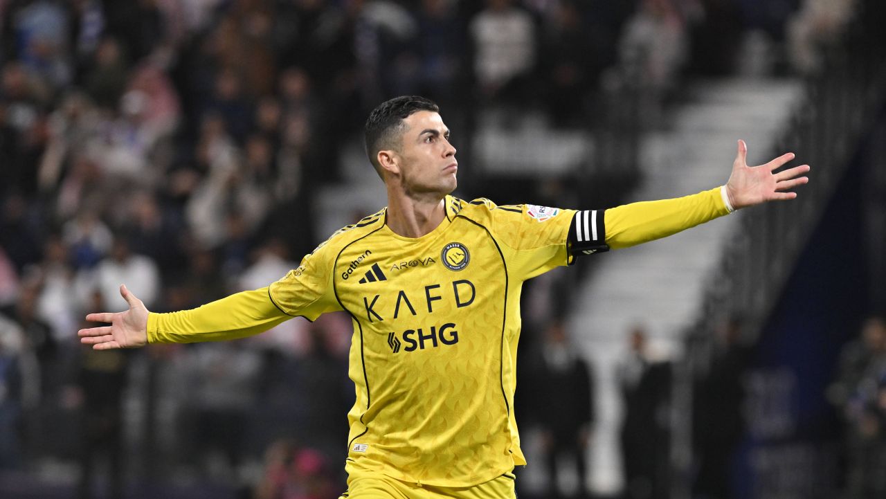 Cristiano Ronaldo, legenda fotbalului mondial, a decis să își extindă cariera și să își continue parcursul la Al Nassr, echipa sa din Arabia Saudită