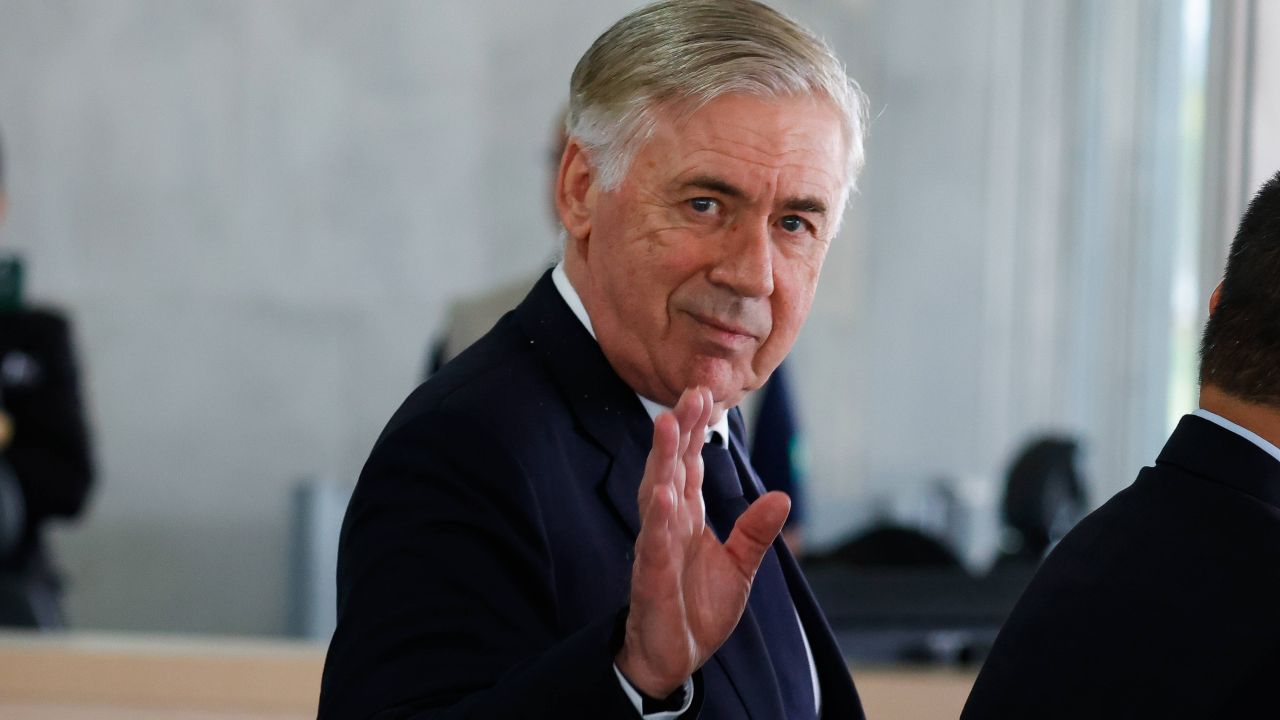 Carlo Ancelotti acceptă oferta și semnează un nou contract.
