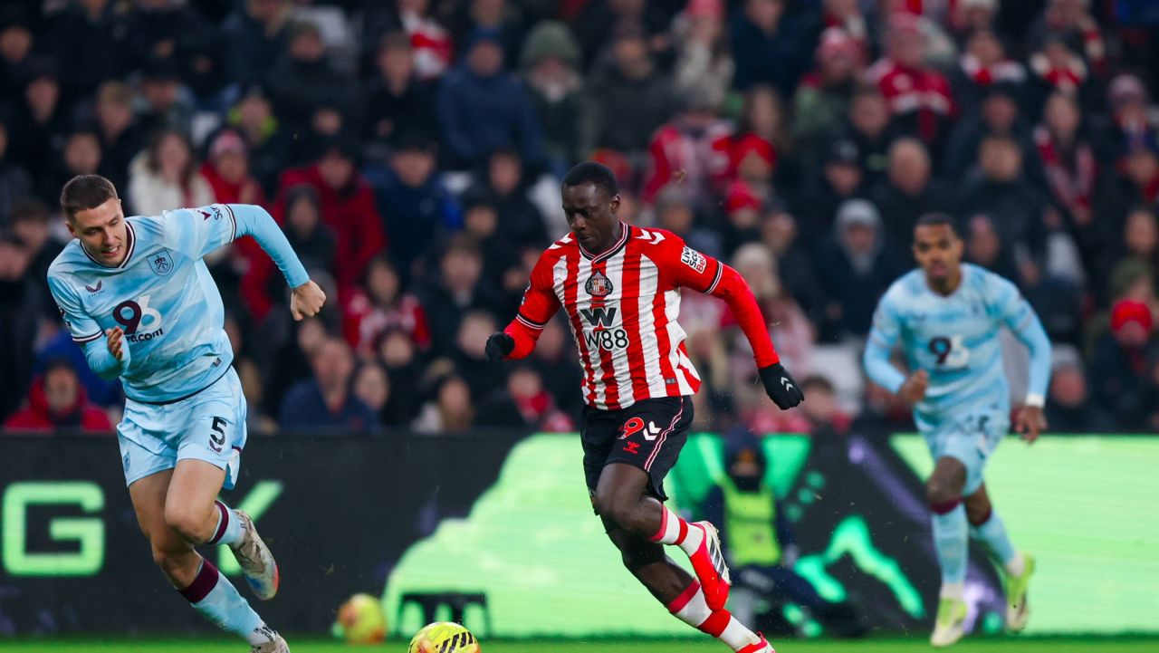 Premier League devine accesibil pe VOYO: O nouă eră pentru fanii fotbalului din România Premier League, considerat de mulți drept cel mai atractiv și competitiv campionat de fotbal din lume, va fi transmis în exclusivitate pe platforma VOYO
