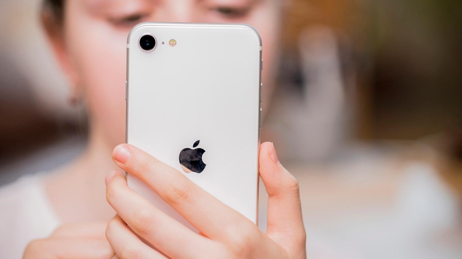 Controalele parentale pe iPhone: de la setări simple la gestionarea corectă a timpului și cheltuielilor În era digitală, primii pași pentru a integra tehnologia în viața copilului trebuie să fie realizați cu o atenție deosebită, nu doar pentru a limita riscurile, ci și pentru a construi un teren sigur de dezvoltare