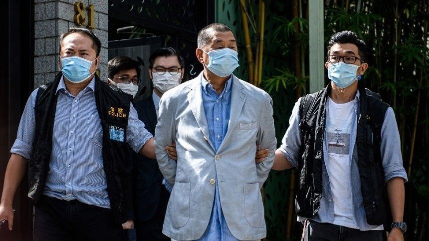 Judiciarul din Hong Kong a emis o sentință dură împotriva fostului magnat media pro-democrație Jimmy Lai, condamnându-l la o pedeapsă cumulată de 20 de ani de închisoare pentru acuzații legate de conspirație cu străinătatea și pentru activități considerate de autorități ca fiind incitatoare la revoltă