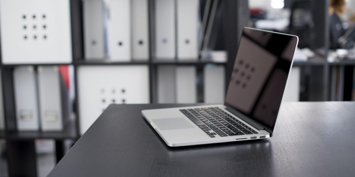 laptop-e1770192437323.jpg - StiriFresh