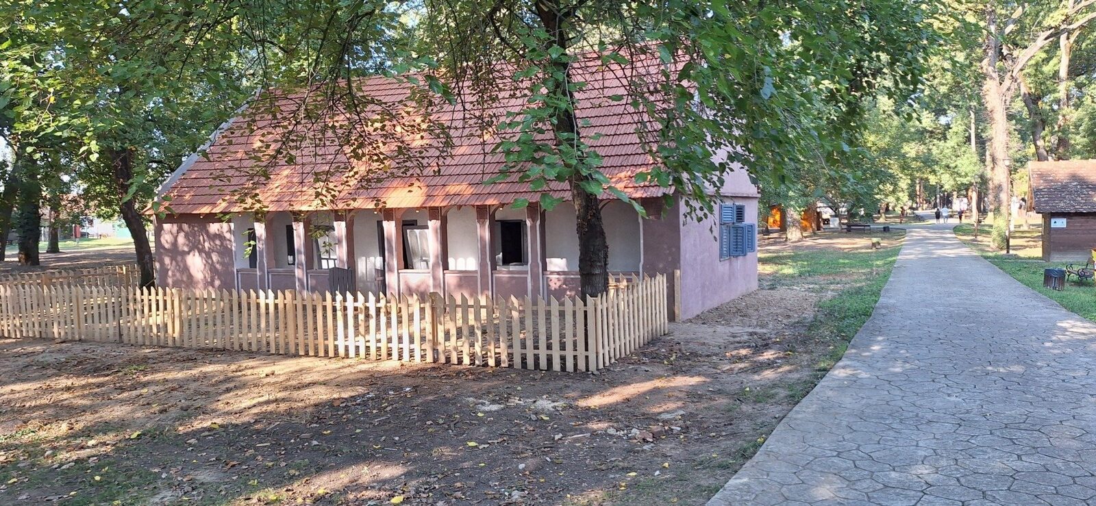 Președintele Consiliului Județean Timiș, Alin Nica, vine în apărarea directorului Muzeului Satului Bănățean, Radu Trifan, după acuzațiile aduse de angajați legate de comportamentul său