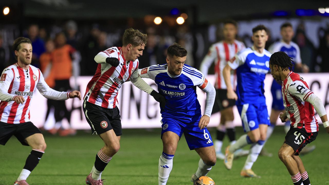 FA Cup: Spectacolul fotbalistic al anului în direct pe VOYO Într-o atmosferă electrizantă, FA Cup a revenit în centrul atenției iubitorilor fotbalului din întreaga lume