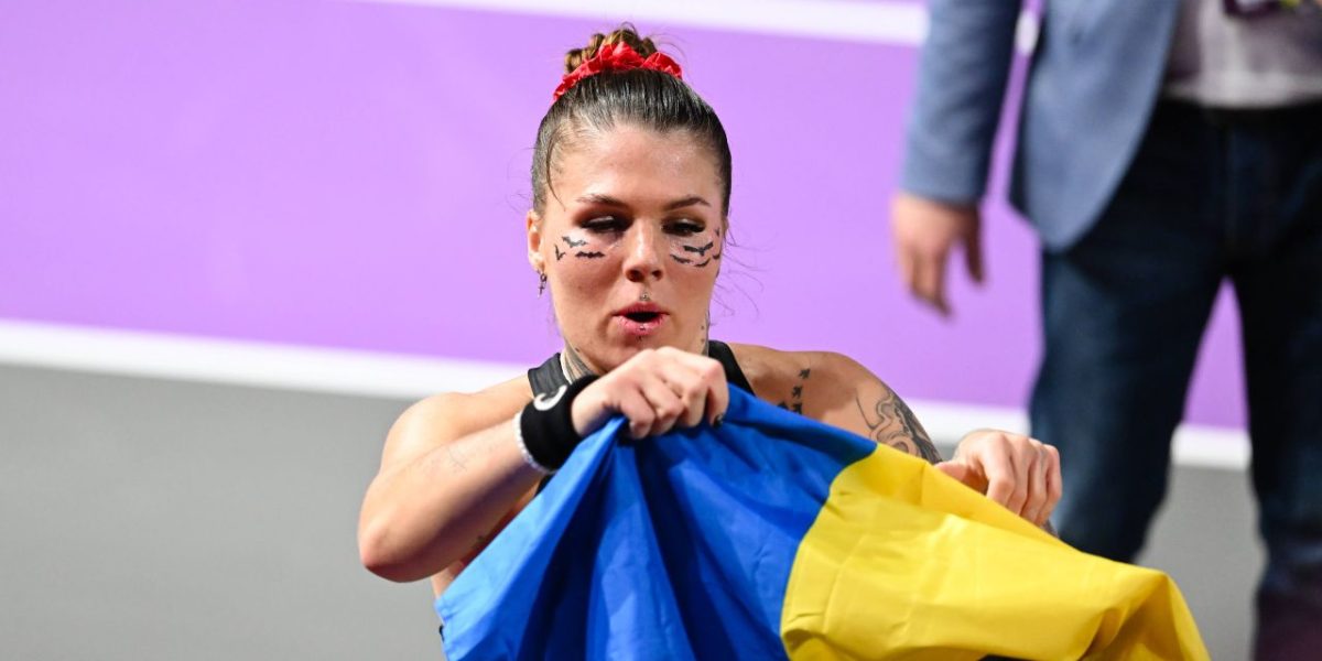 oleksandra-ukr-oliynykova-steag.jpg - StiriFresh