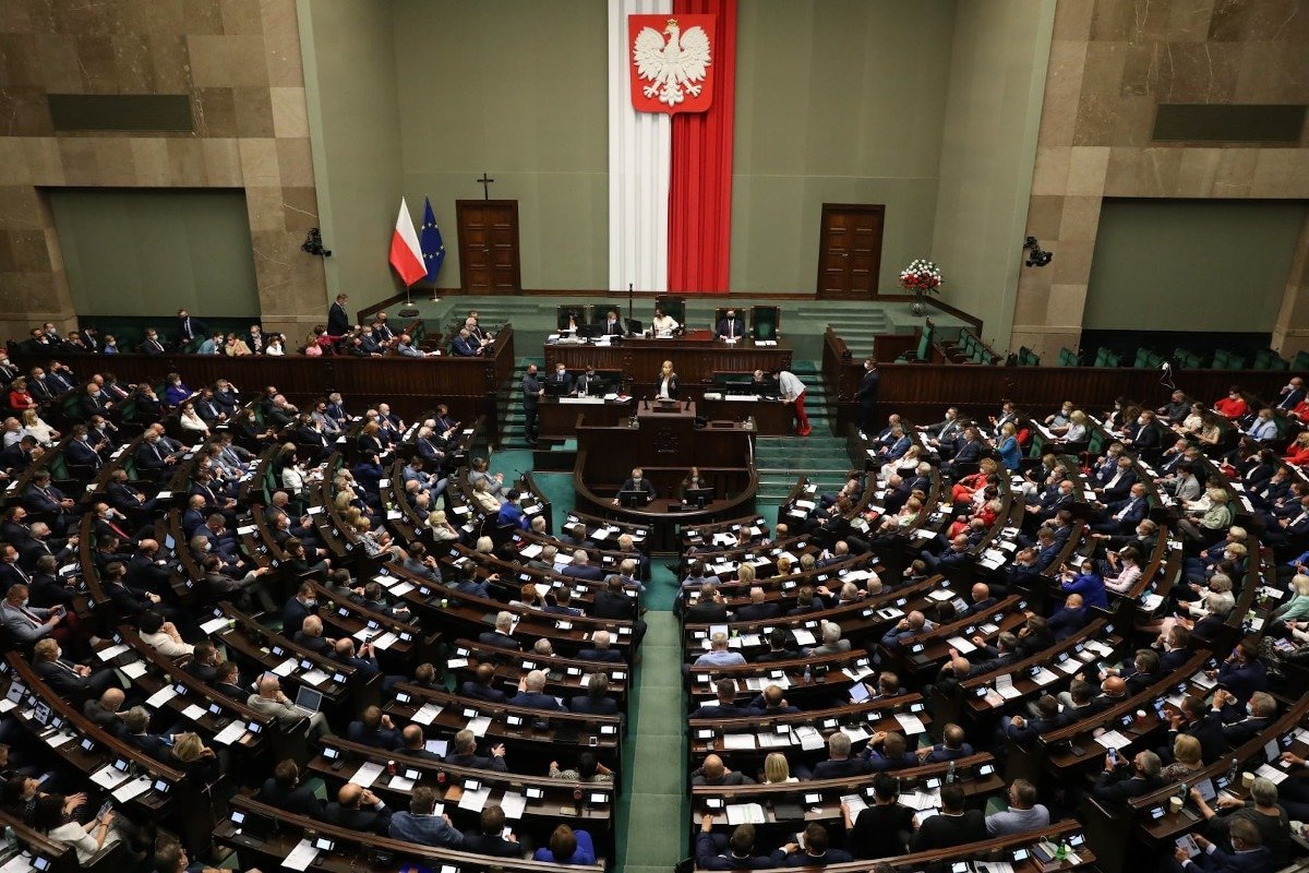 Ambasadorul Statelor Unite la Varșovia întrerupe dialogul cu președintele parlamentului polonez după un schimb de cuvinte tensionat, în contextul unui climat politic tot mai agitat în Polonia și apropiere de alegeri legislative Tensiunile diplomatice dintre Statele Unite și Polonia s-au intensificat recent, după ce ambasadorul american la Varșovia a decis să întrerupă contactele cu președintele parlamentului polonez, Marek Kuchciński