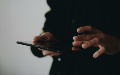 Tehnologia „zero-click”: noul vârf al spionajului digital și controversele din jurul său În inima industriei de securitate cibernetică a apărut recent o tehnologie revoluționară, care amenință să redefinească modul în care statele pot urmări și obține informații despre opoziție sau potențiale ținte strategice