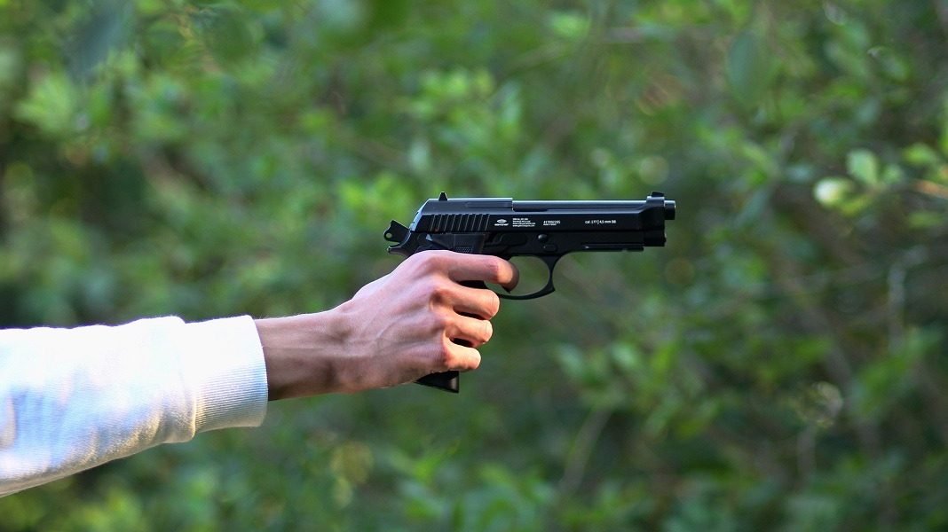 Tragedie într-un eveniment sportiv juvenil: trei decedați în urma unui atac armat la un meci de hochei din Rhode Island Un eveniment tragic a zguduit comunitatea locală din Rhode Island, după ce un incident armat a avut loc în timpul unui meci de hochei pentru tineri, soldându-se cu trei morți și alți trei răniți grav