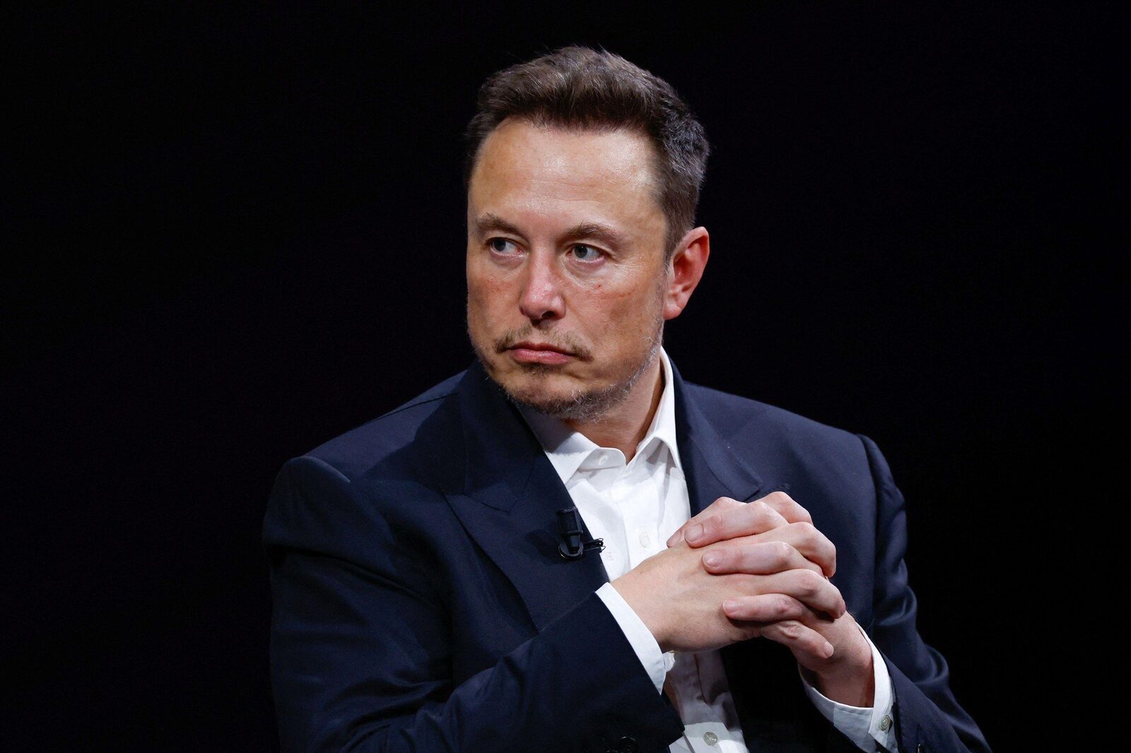 Elon Musk a făcut din nou o mișcare care va zgudui industria tehnologică, anunțând achiziția xAI, compania sa de inteligență artificială, într-un acord care, deși poate părea la prima vedere un simplu pas în extinderea domeniului AI, ascunde ambiții mult mai ample