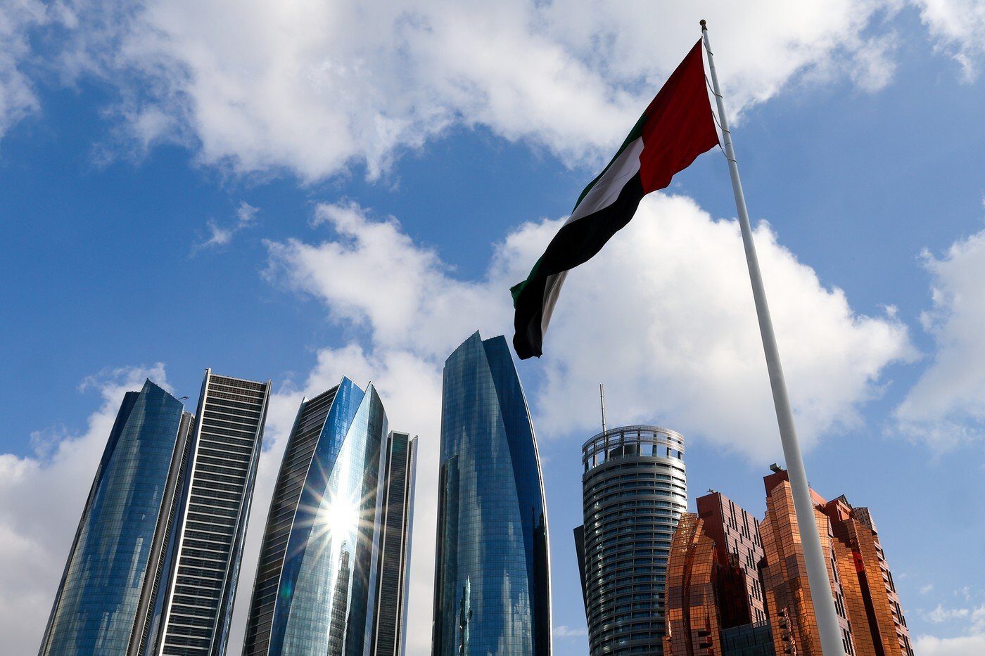 Negocieri critice în Orientul Mijlociu: Occidentul, Ucraina și Rusia se pregătesc pentru un nou dialog la Abu Dhabi Un nou rând de negocieri cu potențial deznodământ va avea loc în această săptămână la Abu Dhabi, reunind reprezentanți din Ucraina, Rusia și Statele Unite