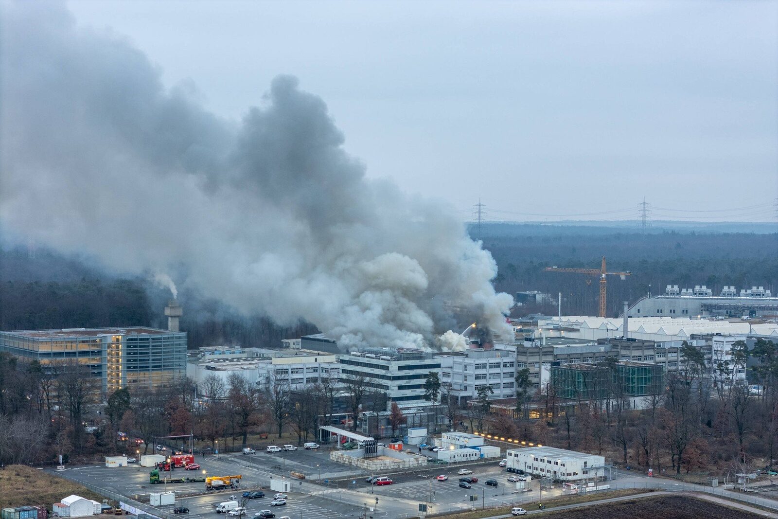 Un incendiu devastator a avut loc joi dimineață la Centrul Helmholtz GSI din Darmstadt, un important institut de cercetare din sud-vestul Germaniei, renumit pentru acceleratoarele sale de particule extrem de avansate