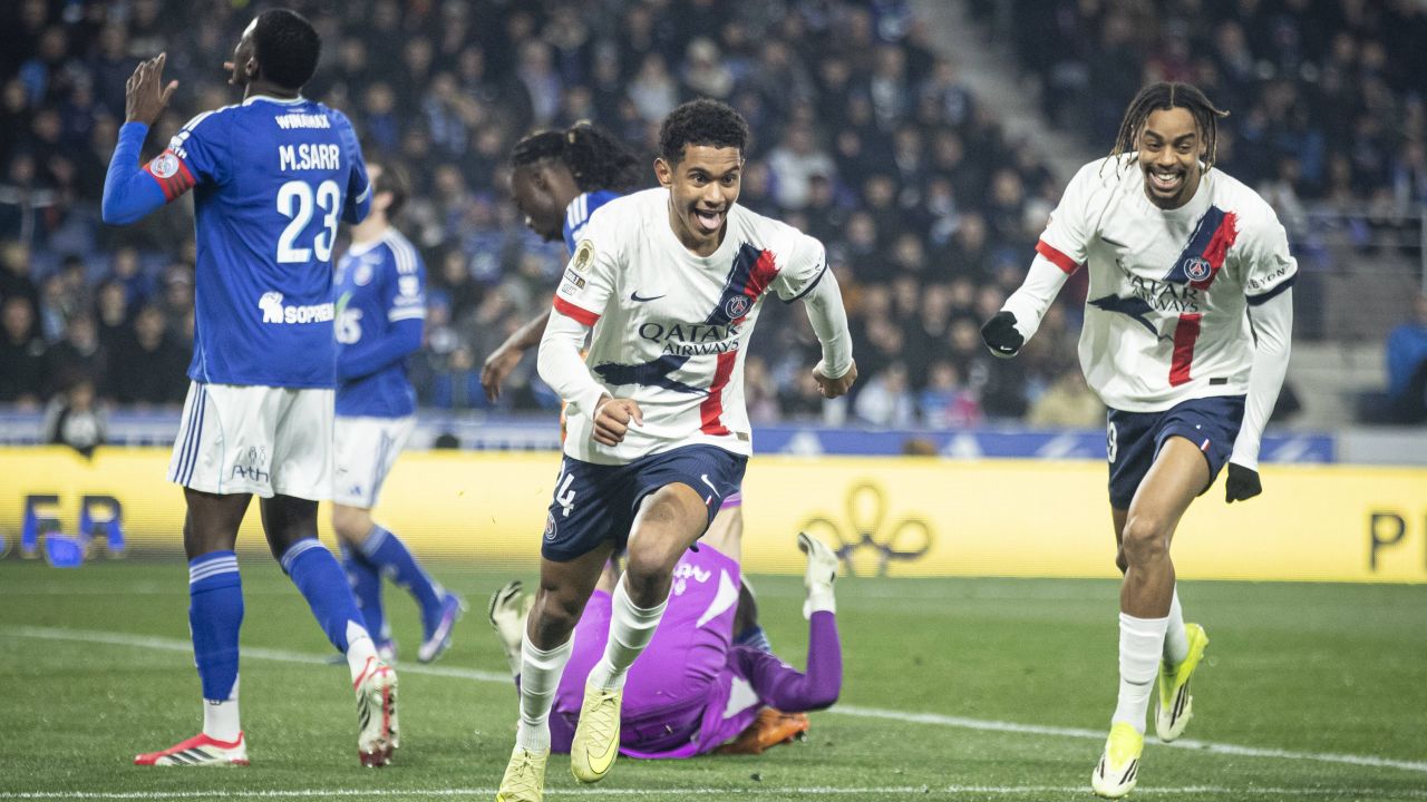 Spectacol din Ligue 1: PSG rămâne favorit în lupta pentru titlu Liga 1 franceză își continuă captivanta poveste în acest sezon, iar echipa Paris Saint-Germain (PSG) își confirmă statutul de favorită în competiție