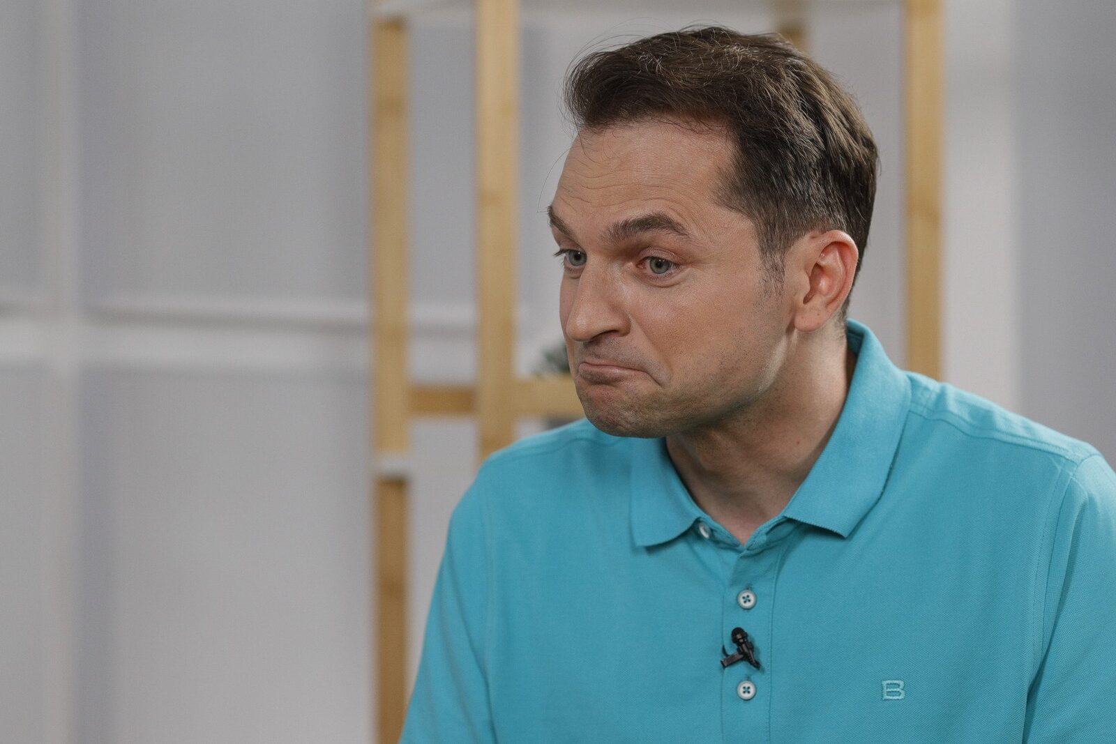 Controverse înămplate în spațiul public: Sebastian Burduja, reclamat pentru declarații considerate discriminatorii Un nou scandal marchează scena politică și mediul social din România, odată cu anunțul că Sebastian Burduja, consilier onorific al premierului, a fost sesizat la Consiliul Național pentru Combaterea Discriminării (CNCD)