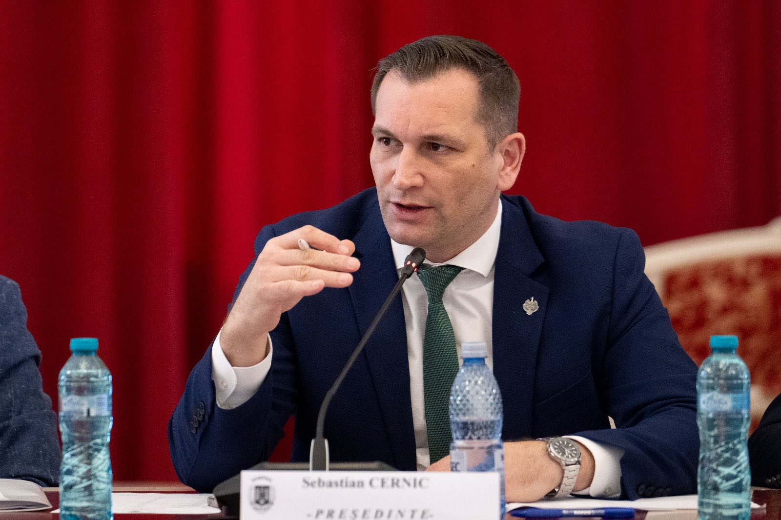 Critici dure la adresa modului de alocare a fondurilor europene în agricultură: senatorul Sebastian Cernic cere reforme semnificative Președintele Comisiei pentru Agricultură din Senat, senatorul Sebastian Cernic, atrage atenția asupra eficienței și echității modului în care sunt distribuiți banii europeni către sectorul agricol din România