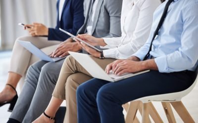 Luat de valul inteligenței artificiale, domeniul comunicării devine noul front de luptă pentru companiile de tehnologie Într-o eră în care inteligența artificială generativă transformă rapid industria, a nu fi înțelept nu înseamnă doar să nu deții cunoștințe tehnice din ce în ce mai sofisticate, ci și să nu stăpânești arta comunicării