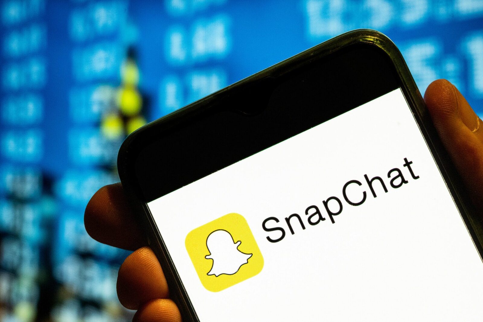 Australia impune verificarea vârstei utilizatorilor pe platformele sociale, Snapchat devine voce critică în dezbatere Autoritățile din Australia au decis să intensifice controlul asupra conținutului digital destinat tinerilor, solicitând companiilor de tehnologie să implementeze măsuri stricte pentru verificarea vârstei utilizatorilor