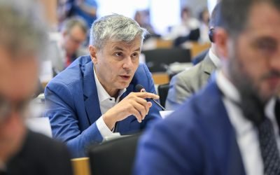 România trebuie să profite de fondurile europene pentru energia nucleară și să accelereze proiectele strategice, afirmă Virgil Popescu România are oportunitatea de a-și consolida poziția în domeniul energiei nucleare, odată cu anunțul Uniunii Europene privind alocarea unei sume considerabile pentru cercetarea în domeniu