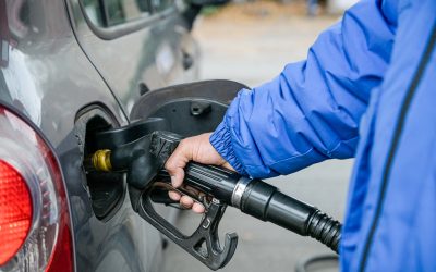 Statele Unite ale Americii pregătesc o relaxare dramatică a restricțiilor legate de producția de petrol, o măsură menită să stabilizeze piața energetică globală și să contracareze creșterea prețurilor la carburanți