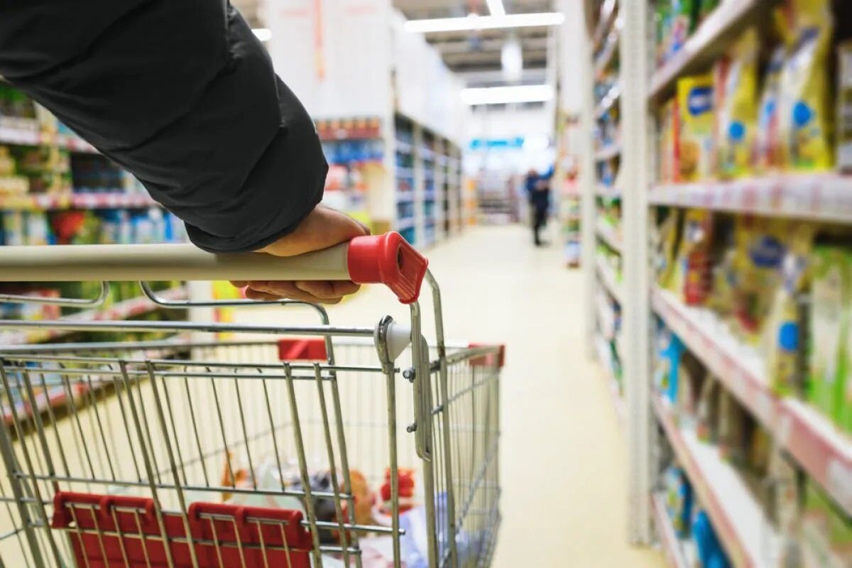 Criza costurilor alimentare devine o poveste tot mai apăsătoare pentru români, în contextul în care prețurile la raft s-au dublat sau chiar triplat în ultimele luni