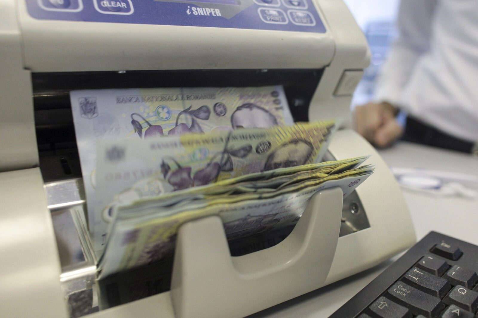 Evoluție pozitivă a deficitului bugetar în primele două luni ale anului 2026, dar rămâne preocuparea principală a economiei naționale Execuția bugetului general consolidat pentru primele două luni ale anului 2026 indică o situație mai sănătoasă decât aceea a perioadei similare din anul precedent