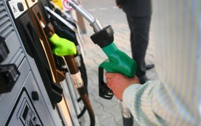 Guvernul ceh impune raportarea prețurilor și marjelor carburanților, o strategie menită să frâneze scumpirile excesive la pompă Măsura anunțată recent de autoritățile din Cehia, care le solicită benzinăriilor să raporteze zilnic prețurile și marjele profitului, marchează o nouă etapă în eforturile statului de a controla creșterea costurilor la carburant