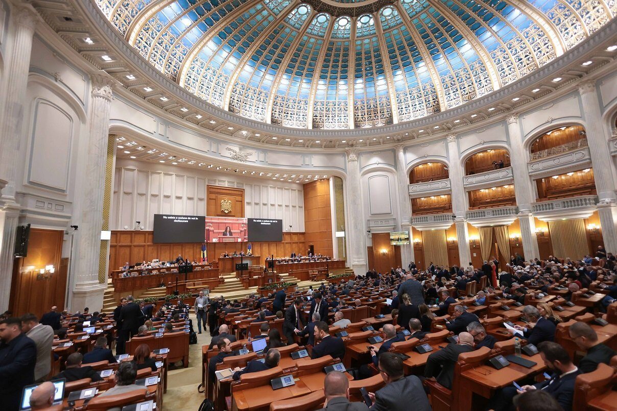 Ședința Comisiilor de buget din Parlament, întreruptă brusc după acuzații incendiare din partea PSD După ore întregi de dezbateri tensionate, ședința comună a Comisiilor de buget din Parlament, consacrată adoptării proiectului de buget pe anul 2024, a fost suspendată brusc, într-un context dominat de acuze reciproce și acuzații grave între principalele forțe politice