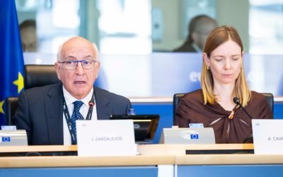 Parlamentul European a adoptat recent o poziție care marchează o schimbare semnificativă în abordarea regulilor privind inteligența artificială, solicitând amânarea unor dispoziții cheie din AI Act și având în vedere necesitatea unei reglementări mai flexibile și clare pentru sistemele de AI cu risc ridicat