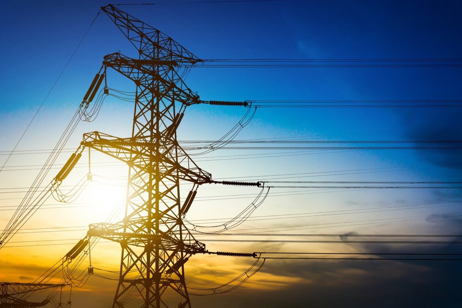 Premierul Ilie Boljan anunță măsuri pentru deblocarea rețelelor de electricitate și reducerea costurilor pentru consumatori Premierul Ilie Boljan a declarat recent, într-o intervenție la Digi24, că măsurile privind deblocarea capacităților de rețea de electricitate vor fi implementate de săptămâna viitoare, într-un efort concertat pentru a rezolva problemele semnalate de operatorii și consumatorii din sector